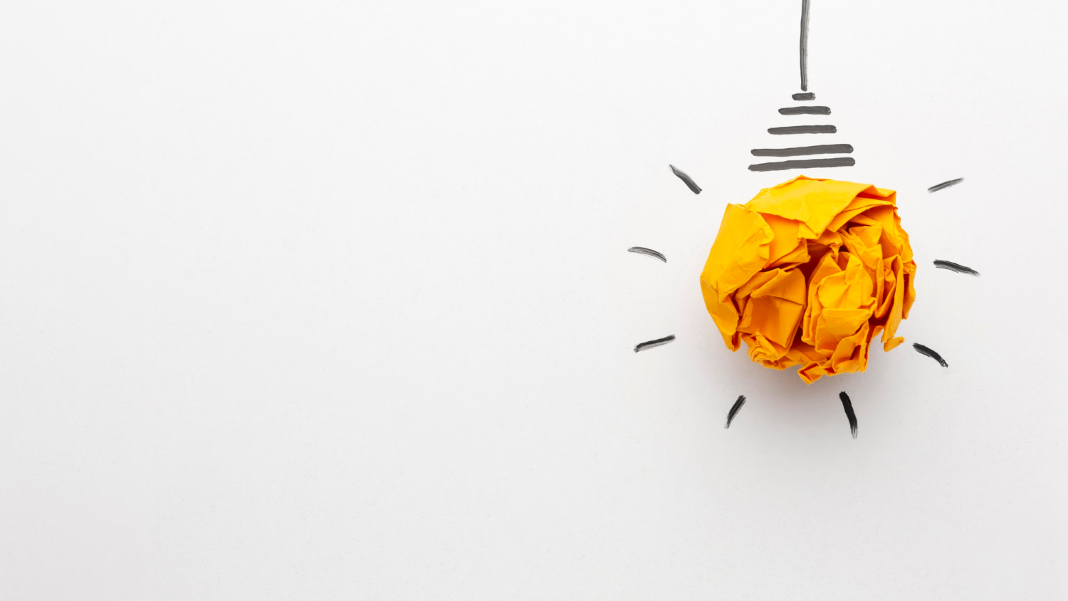 Glühbirne symbolisiert durch ein gelbes Papier und Striche