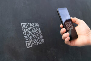 Handy scannt einen QR Code
